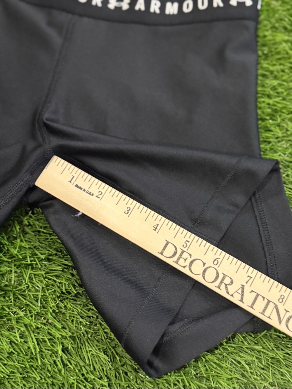 Under Armour Spandex Shorts - Picture 3 of 4